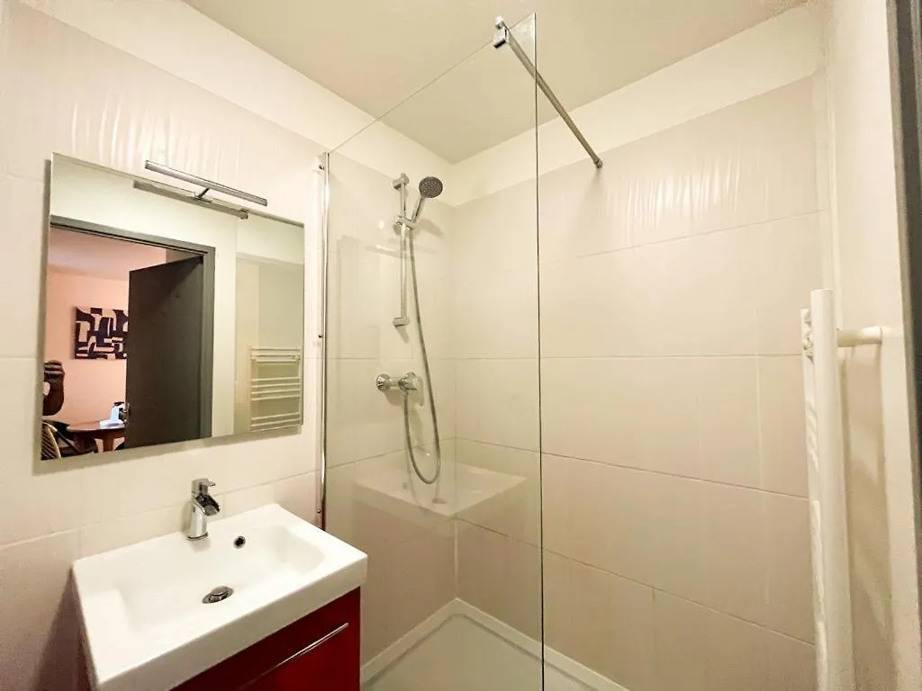 Suite Cobalt Villeurbanne Apartment
