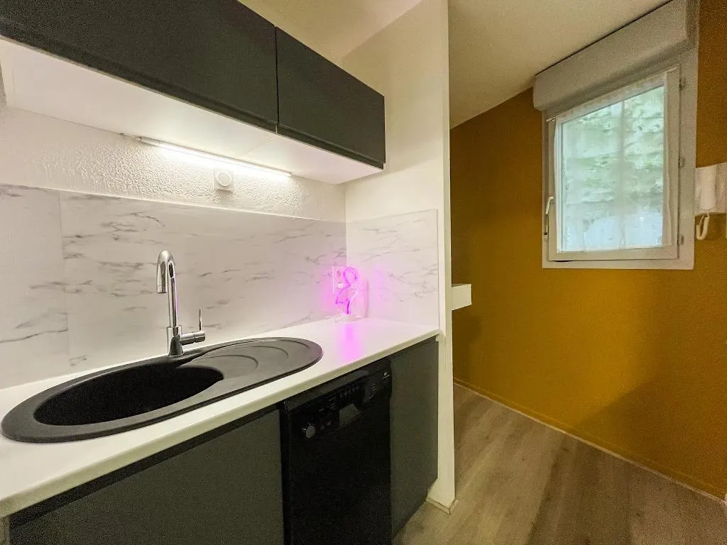 Suite Cobalt Villeurbanne 0*,  France